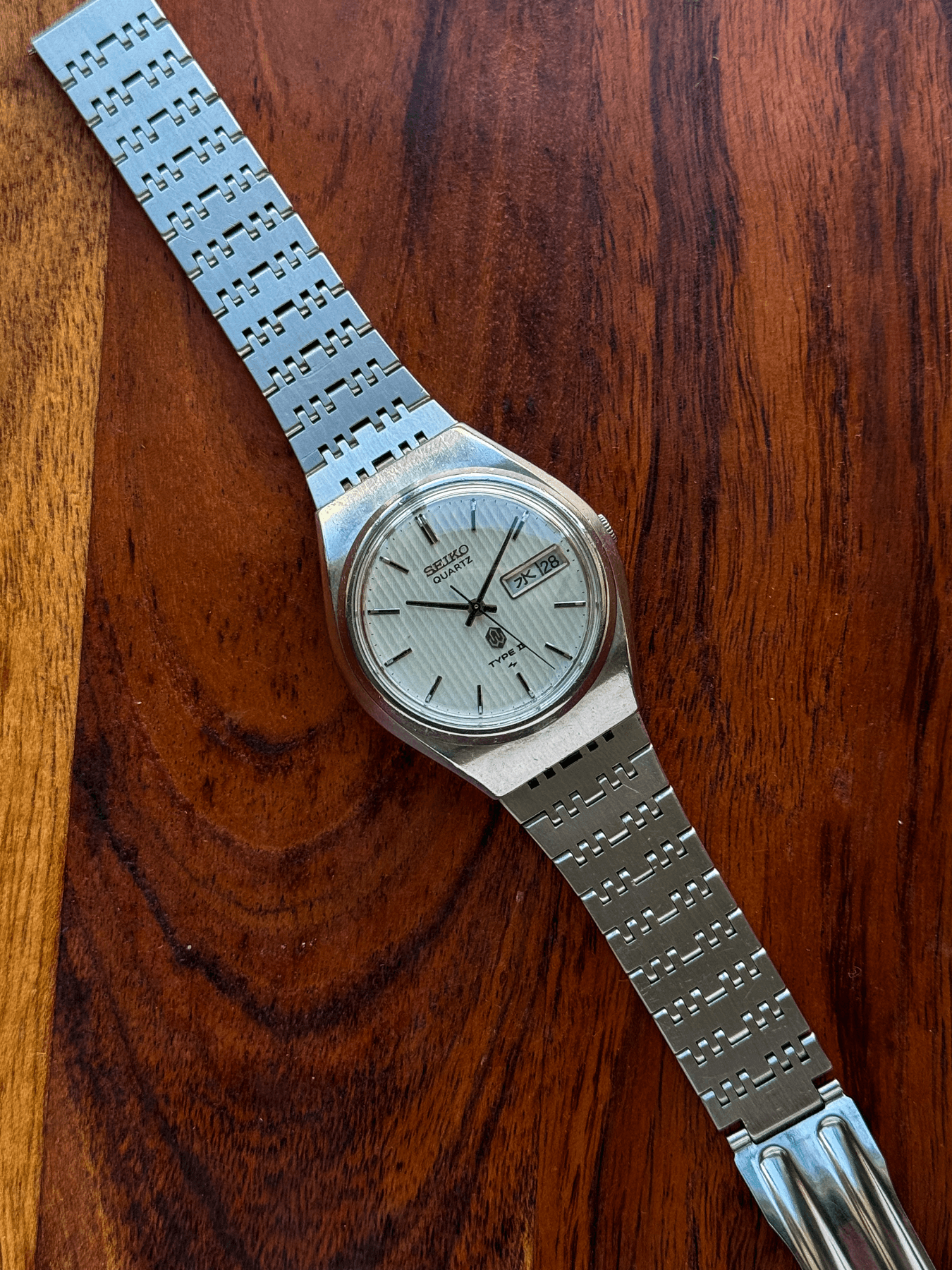 1976 Seiko 4623-8010 Type II — Vertical Textured Dial vintage watch, detail 1 of 11