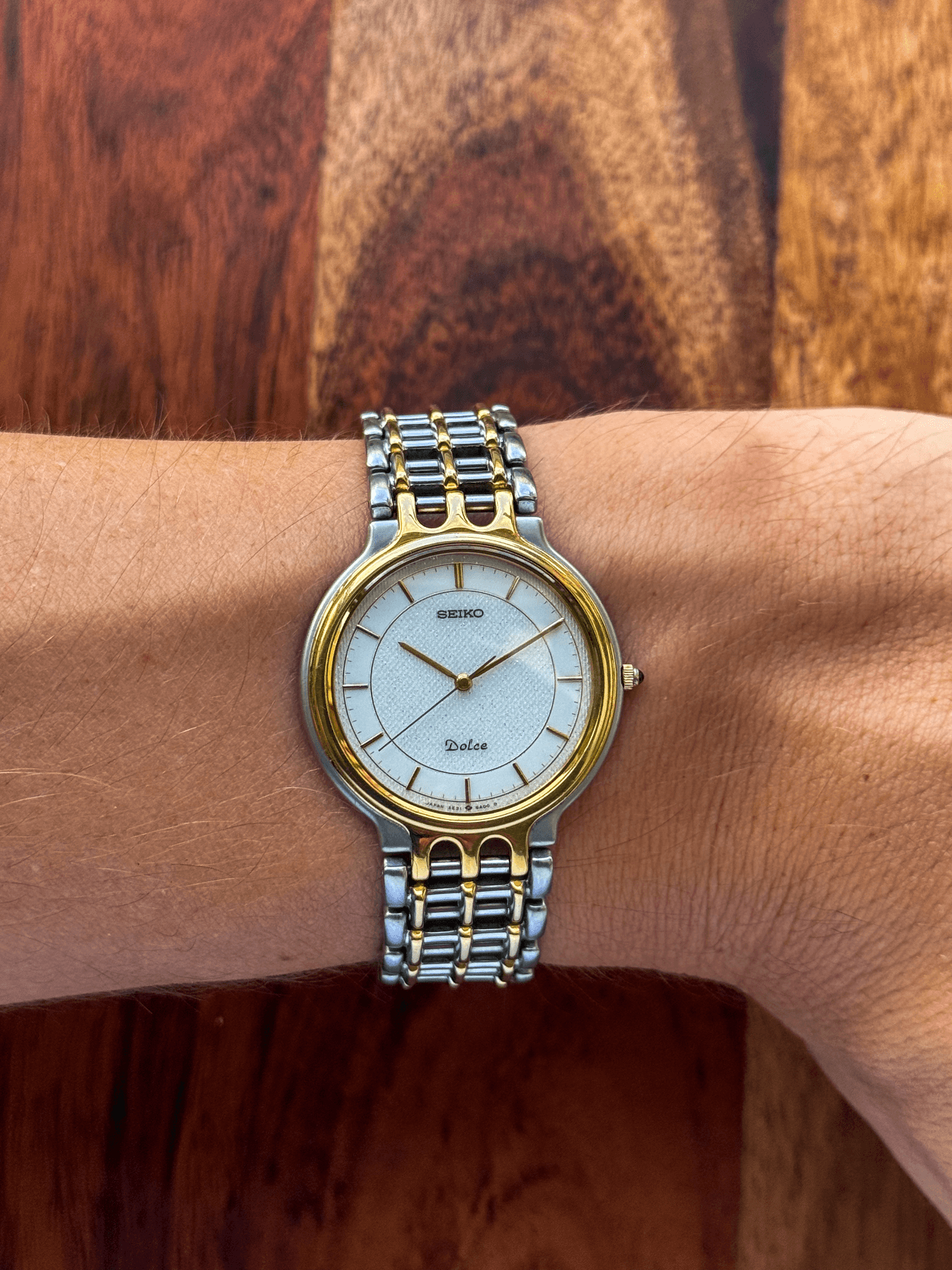1990 Seiko 5E31-6A00 Dolce Two-Tone Textured Dial vintage watch, detail 10 of 10