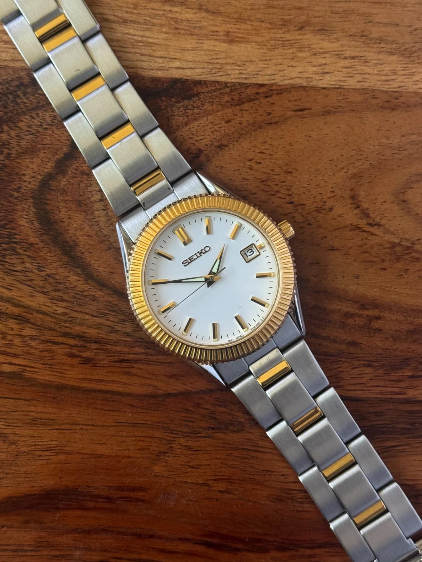 2000 Seiko V742-8100 Fluted Dress Quartz vintage watch, detail 1 of 6