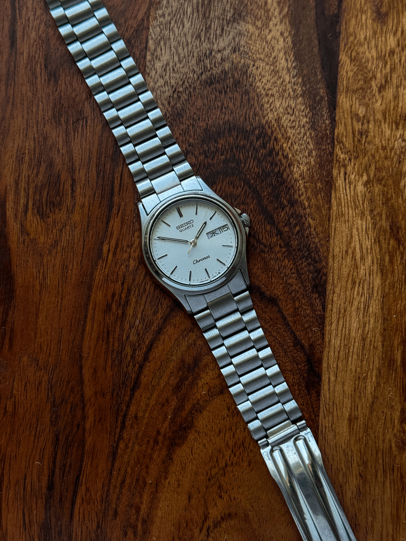 1986 Seiko 8123-6310 Chronos vintage watch, detail 1 of 11