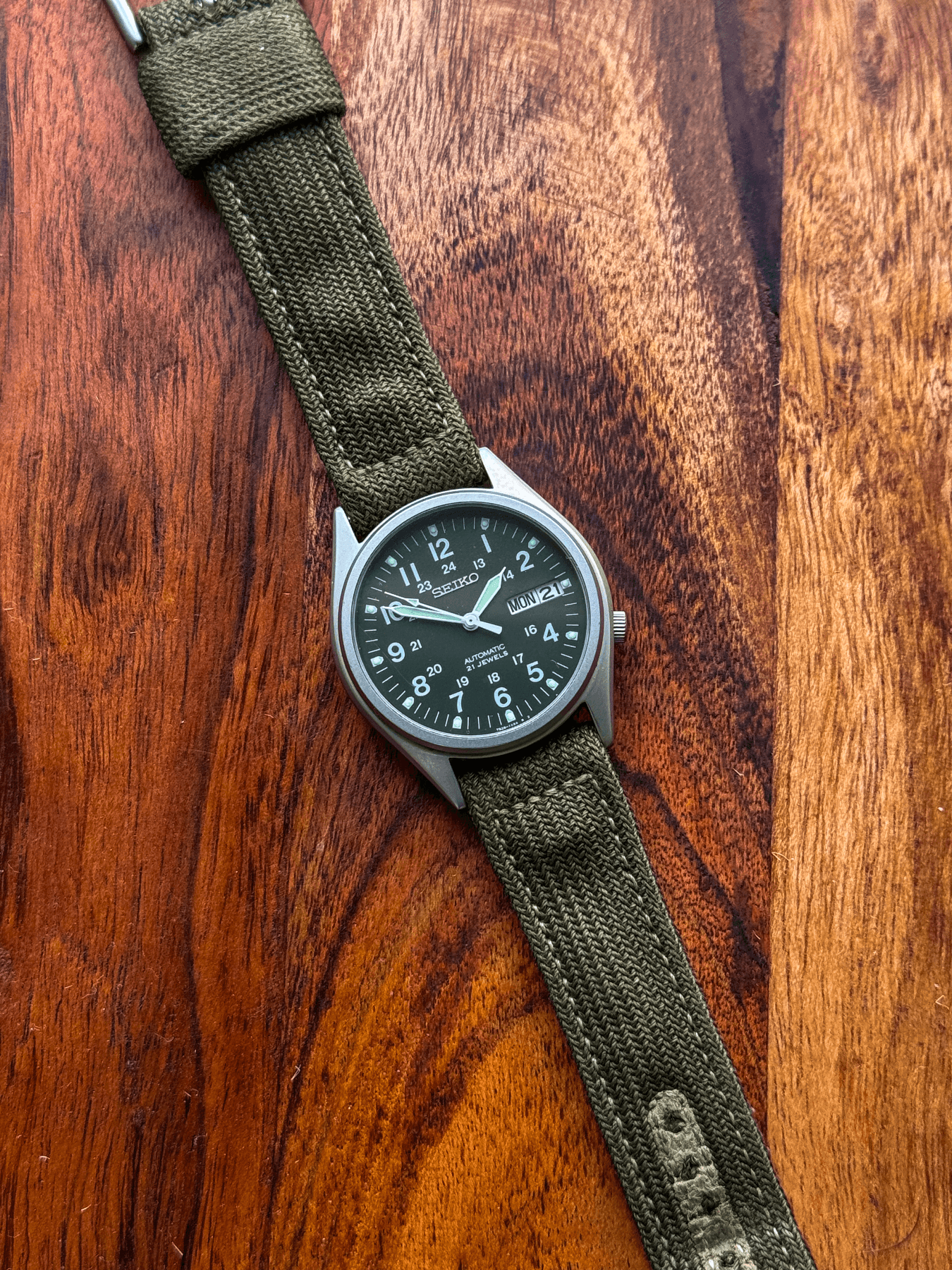 2001 SEIKO 7S26-3060 SKX425 Military Field Automatic vintage watch, detail 1 of 10