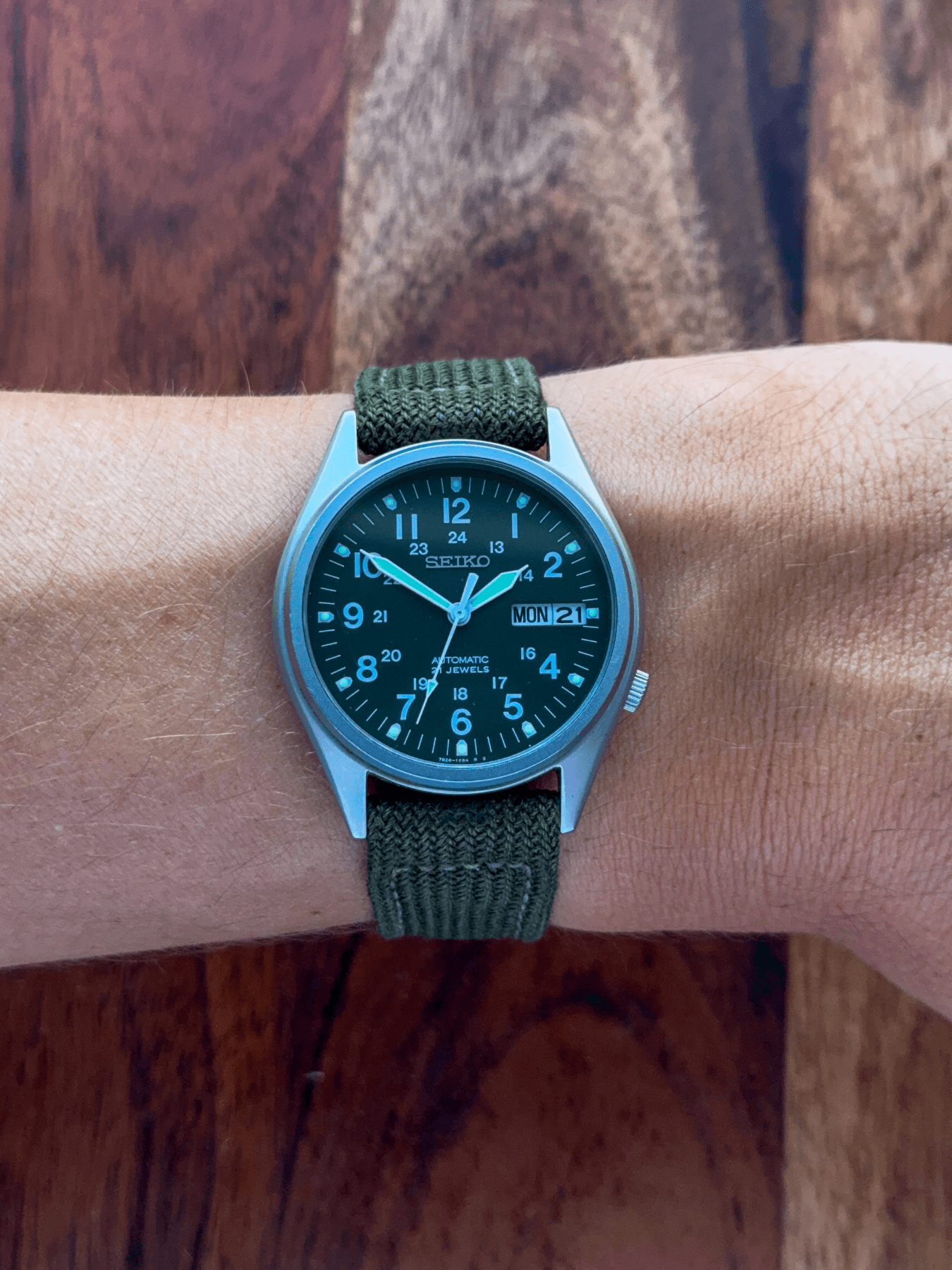 2001 SEIKO 7S26-3060 SKX425 Military Field Automatic vintage watch, detail 10 of 10