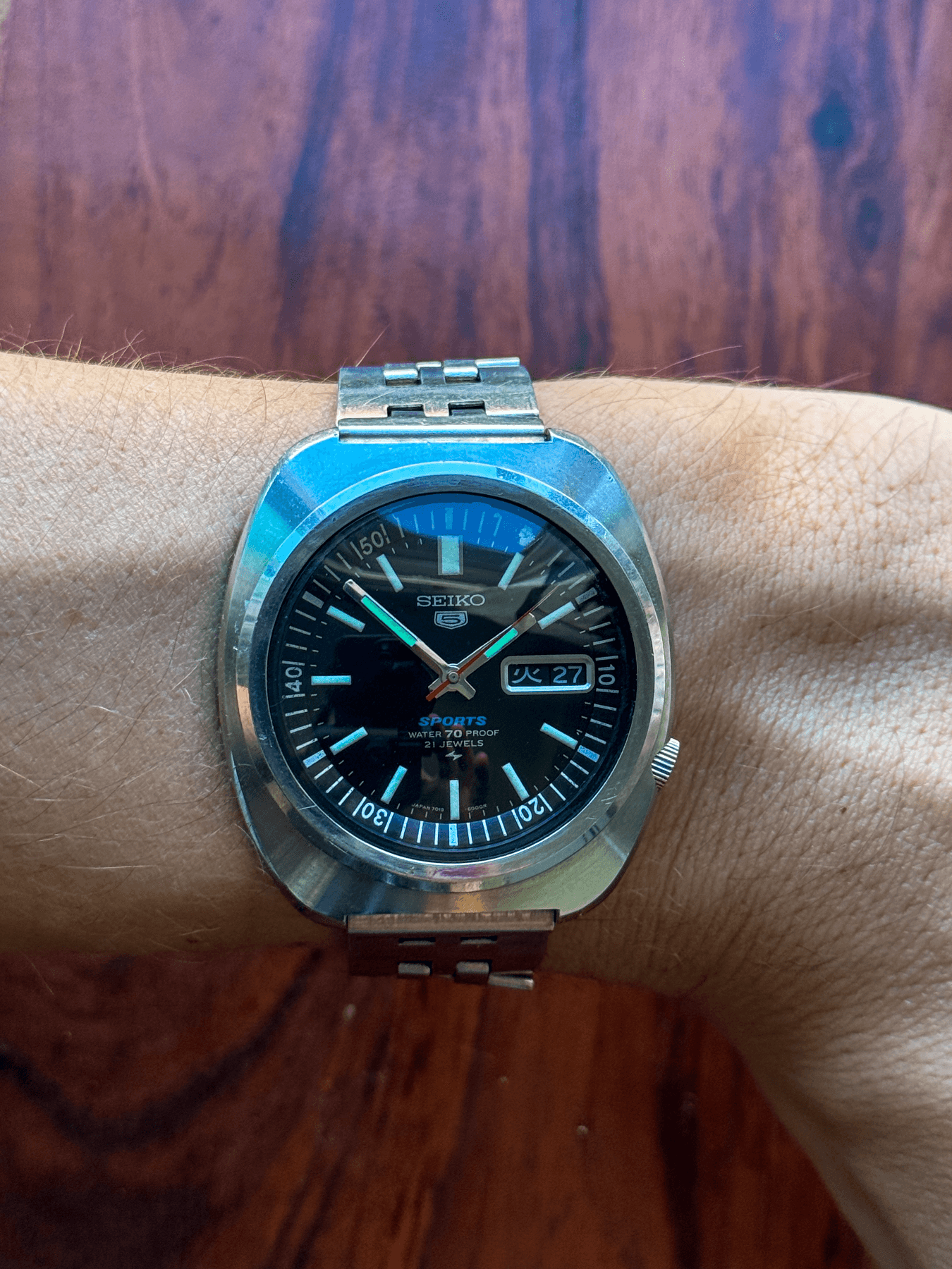 1969 Seiko 7019-6000 Sports 70 — 21 Jewels vintage watch, detail 8 of 8